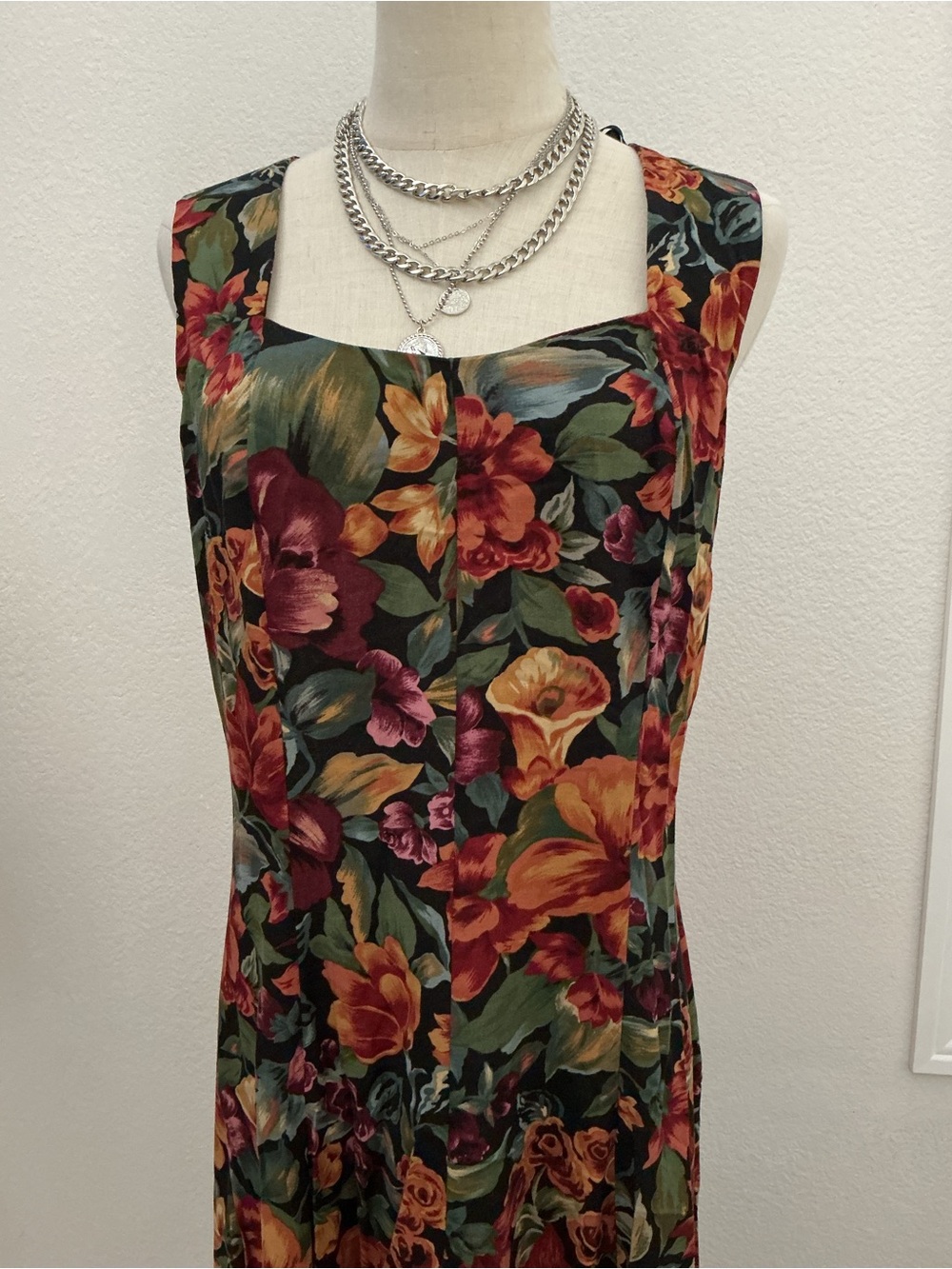 Vintage Autumn Floral Square-Neck Maxi Dress in Red, Orange, Green - Picture 3 of 8